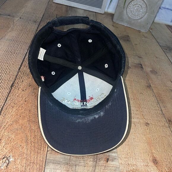 2003 champions San Antonio Spurs Hat.
One size adjustable strap back - Picture 7 of 9